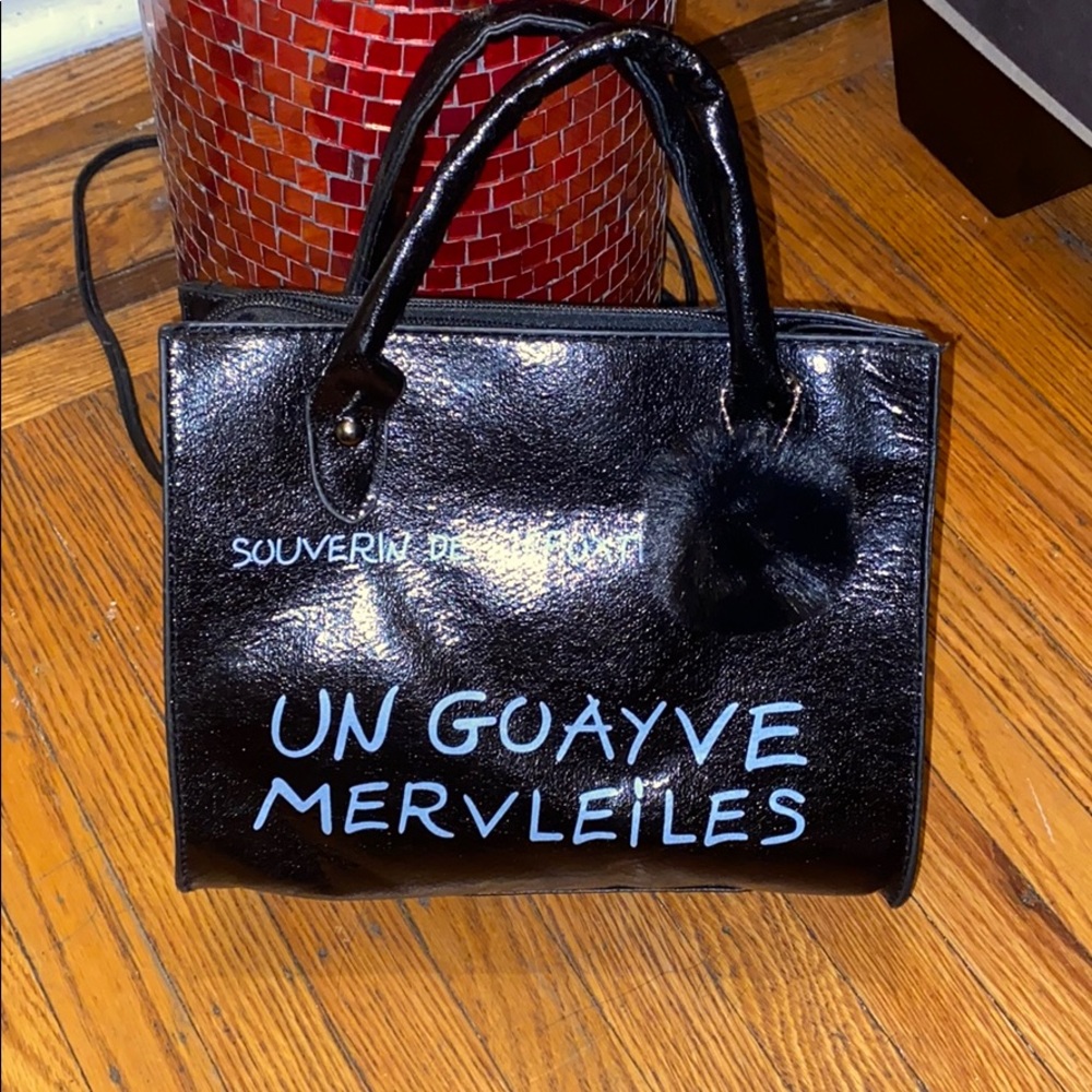 i’m selling a purse with a attachable strap